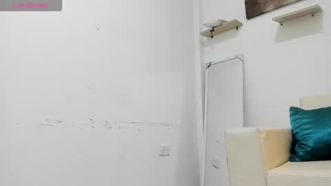 Snapshot of ivone_rose_ chatting on 11.25.25 Ivon online show from 11.25.25