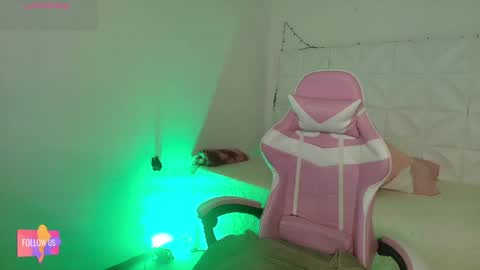 Snapshot of ivonnygoldie chatting on 04.01.26 Ivonny online show from 04.01.26