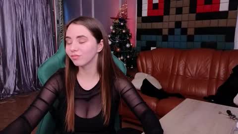 Snapshot of ivorywood_ chatting on 12.17.25 ivorywood_ online show from 12.17.25