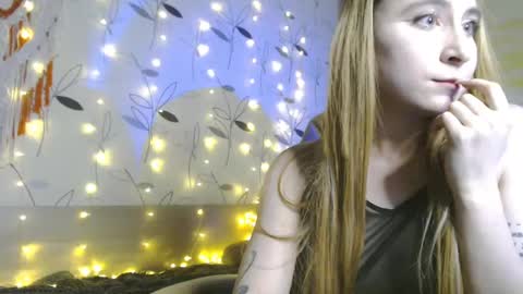 Snapshot of ivy_dean_ chatting on 02.16.25 Ivy online show from 02.16.25