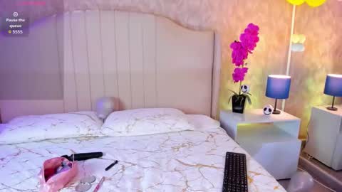 Snapshot of ivyangel_mei chatting on 11.26.25 Ivy online show from 11.26.25