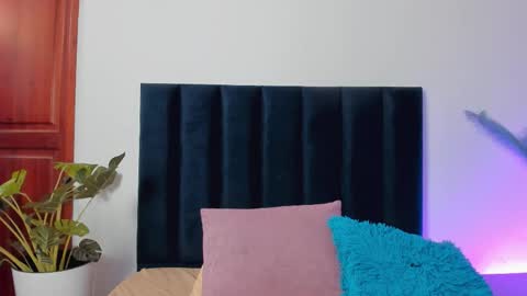 IvyJhonss online show from 10.14.25