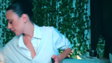 Snapshot of ivyjonson chatting on 12.08.24 Miss Ivy online show from 12.08.24