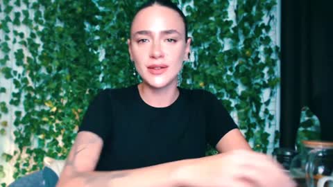 Snapshot of ivyjonson chatting on 12.11.24 Miss Ivy online show from 12.11.24