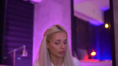 IvyRowa online show from 09.11.25