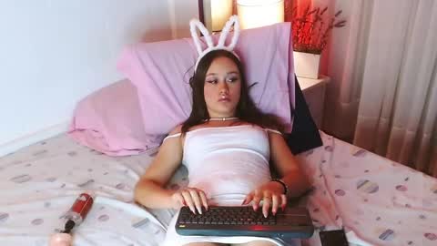 Snapshot of ivyy_crystal chatting on 12.17.24 Ivy online show from 12.17.24