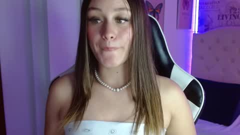 Snapshot of ivyy_crystal chatting on 02.05.25 Ivy online show from 02.05.25