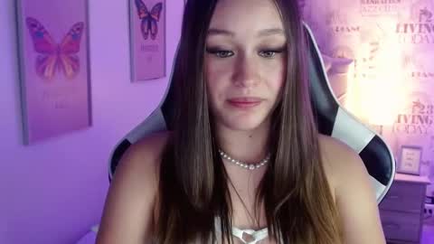 Snapshot of ivyy_crystal chatting on 02.11.25 Ivy online show from 02.11.25