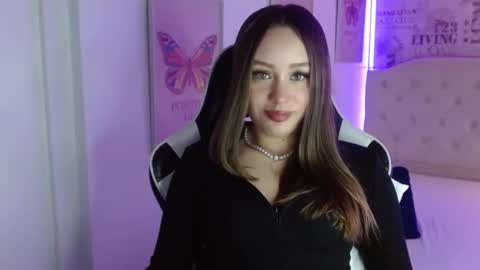 Snapshot of ivyy_crystal chatting on 02.18.25 Ivy online show from 02.18.25