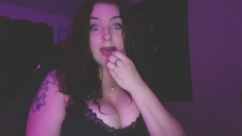 Snapshot of ivyy_sinss chatting on 12.04.25 Amiee online show from 12.04.25