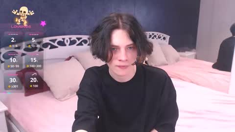 Snapshot of iwillfall_ chatting on 11.26.25 Maxim online show from 11.26.25