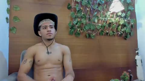Snapshot of izaak_taylor7 chatting on 01.22.25 izaack online show from 01.22.25