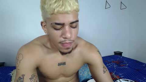Snapshot of izaak_taylor7 chatting on 10.05.25 izaack online show from 10.05.25