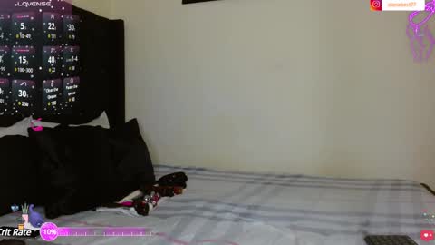 Snapshot of izzabelvalentine chatting on 12.17.24 Izzabel Valentine online show from 12.17.24