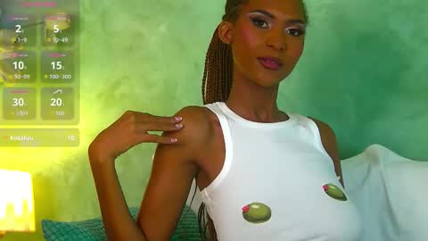 Snapshot of izzie_sugar chatting on 10.29.25 Sugar Babe online show from 10.29.25