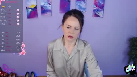 Snapshot of izzy_cam chatting on 12.05.24 Queen of nylon Victoria online show from 12.05.24