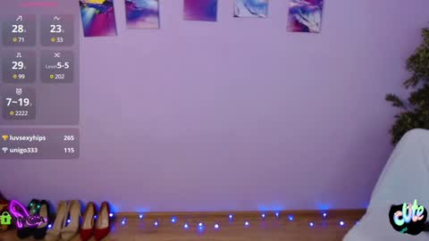 Snapshot of izzy_cam chatting on 01.08.25 Queen of nylon Victoria online show from 01.08.25