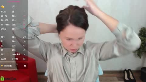 Snapshot of izzy_cam chatting on 10.15.25 Queen of nylon Victoria online show from 10.15.25