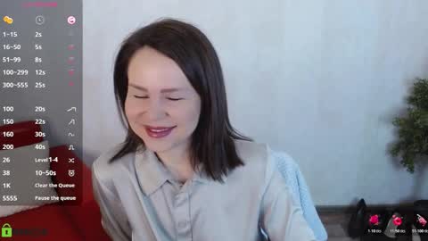 Snapshot of izzy_cam chatting on 11.20.25 Queen of nylon Victoria online show from 11.20.25