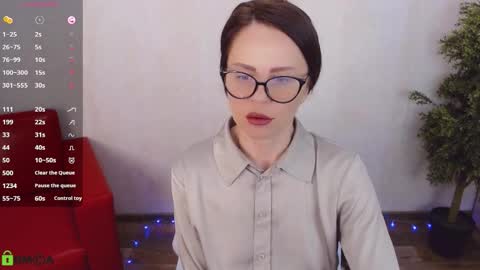 Queen of nylon  Victoria online show from 02.19.26