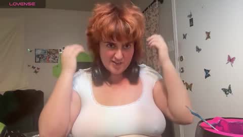 Snapshot of izzyishottttt chatting on 10.20.25 izzyishottttt online show from 10.20.25