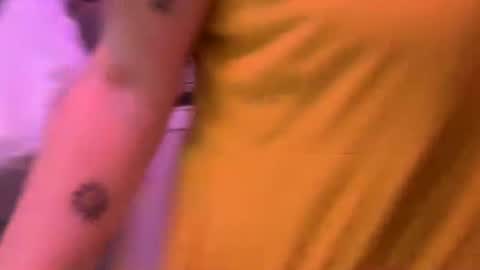 Snapshot of izzyishottttt chatting on 10.29.25 izzyishottttt online show from 10.29.25