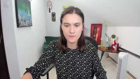 Snapshot of izzymonro chatting on 09.17.25 Izzy online show from 09.17.25