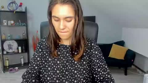 Snapshot of izzymonro chatting on 09.18.25 Izzy online show from 09.18.25