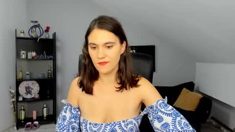 Snapshot of izzymonro chatting on 10.08.25 Izzy online show from 10.08.25