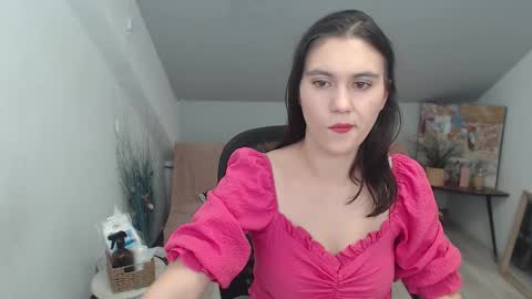 Snapshot of izzymonro chatting on 12.03.25 Izzy online show from 12.03.25