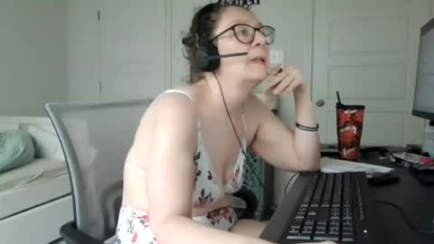 izzynoela online show from 09.22.25