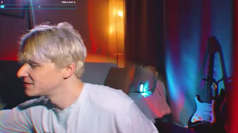 Snapshot of jack_frozt chatting on 11.11.25 brestonsweet online show from 11.11.25