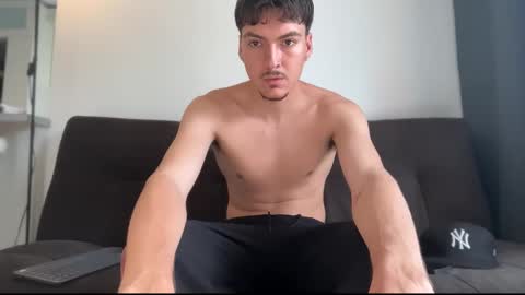 INDEPENDENT MODEL online show from 01.05.26