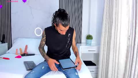 Snapshot of jackandrosse_ chatting on 06.15.26 Jack Rosse online show from 06.15.26