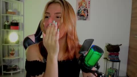 Linda Sofia help me get to 100 thumbs up online show from 02.02.25