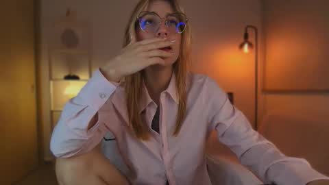 Linda Sofia help me get to 100 thumbs up online show from 10.20.25