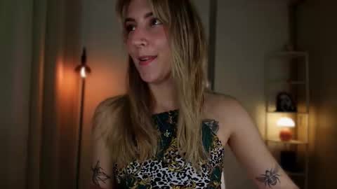 Linda Sofia help me get to 100 thumbs up online show from 03.01.26