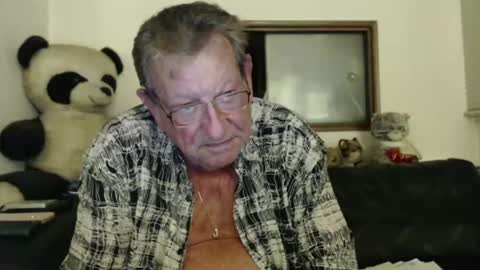 Snapshot of jacques_de_france chatting on 12.21.24 Jacques online show from 12.21.24