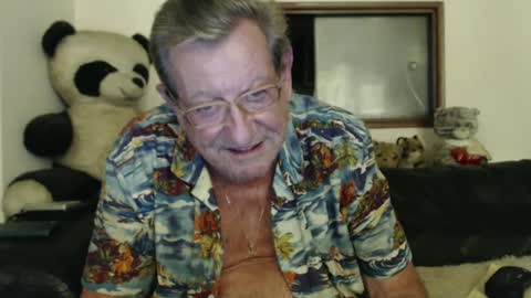 Snapshot of jacques_de_france chatting on 01.05.25 Jacques online show from 01.05.25