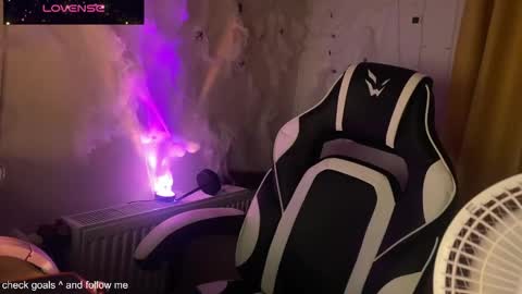 Snapshot of jacywinslat chatting on 10.31.25 jacywinslat online show from 10.31.25