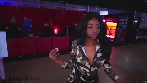 Snapshot of jada_valentine chatting on 10.19.25 Jada online show from 10.19.25