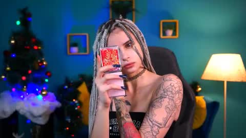 Snapshot of jade_castle chatting on 12.18.24 jade_castle online show from 12.18.24