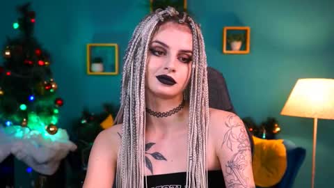 Snapshot of jade_castle chatting on 12.18.24 jade_castle online show from 12.18.24