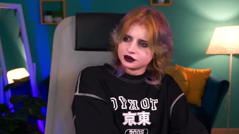 Snapshot of jade_castle chatting on 02.04.25 jade_castle online show from 02.04.25