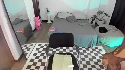 Jade  independent model online show from 12.19.25