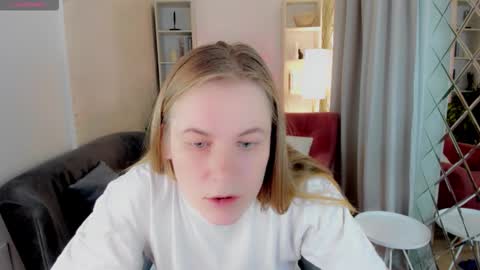 Snapshot of jade_soft chatting on 10.18.25 Jade online show from 10.18.25