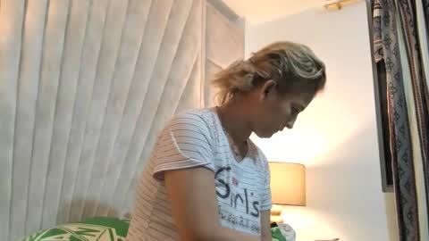 Snapshot of jade_squirt chatting on 11.05.25 Jade online show from 11.05.25