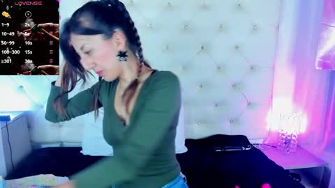 Snapshot of jade_white_ chatting on 01.13.25 jade white online show from 01.13.25