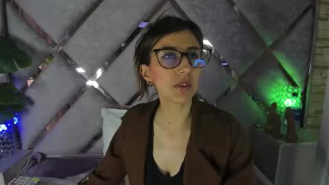 jade white  online show from 01.16.26