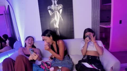 Snapshot of jade_ws chatting on 09.24.25 Jade online show from 09.24.25